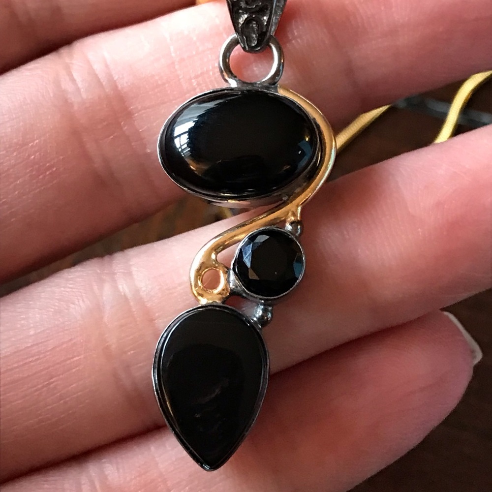 Cute Black onyx Rhodium Necklace w GF yellow chain - Picture 1 of 8
